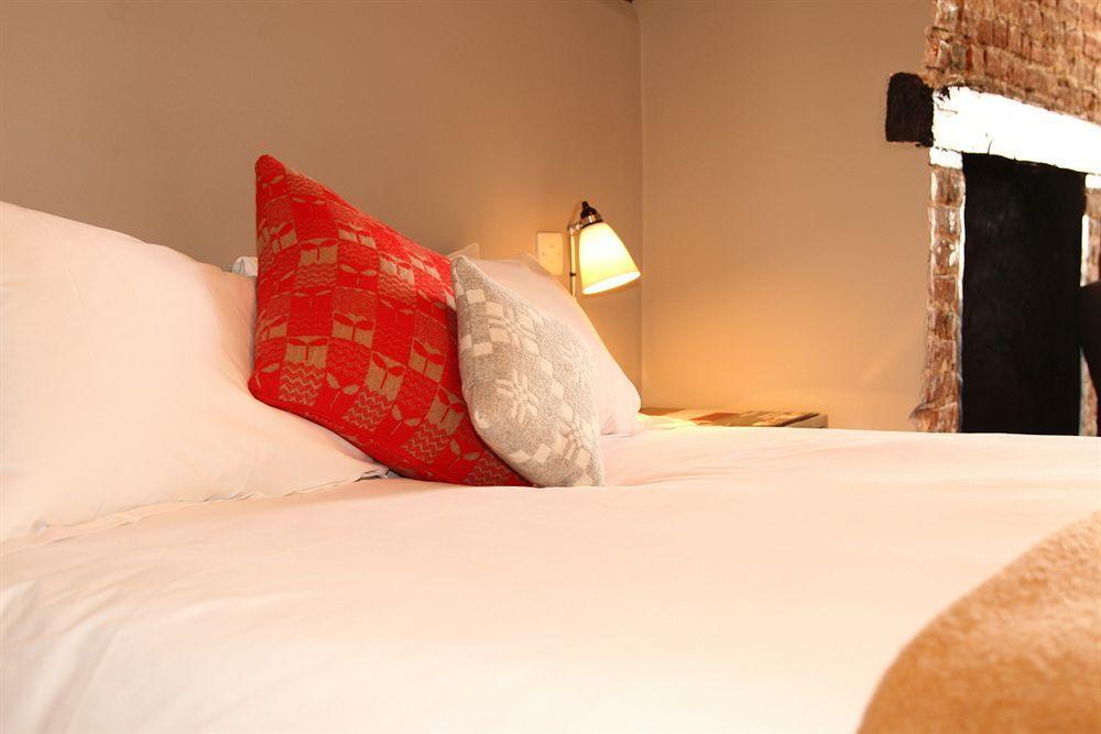 The Blue Boar Hotel Witney Ngoại thất bức ảnh