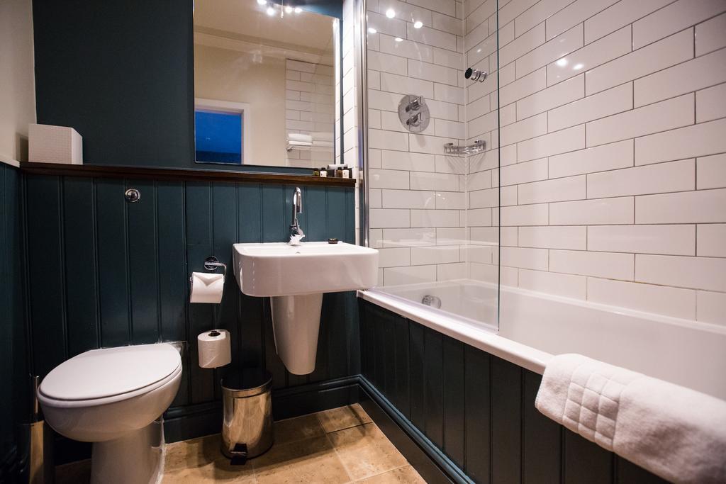 The Blue Boar Hotel Witney Ngoại thất bức ảnh