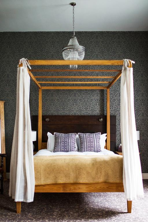 The Blue Boar Hotel Witney Ngoại thất bức ảnh