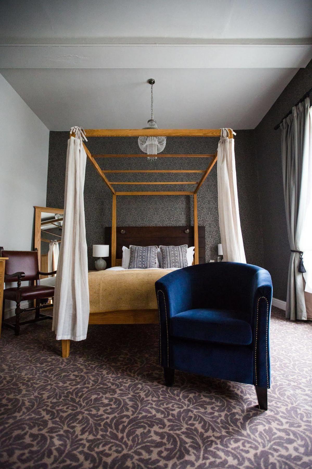 The Blue Boar Hotel Witney Ngoại thất bức ảnh