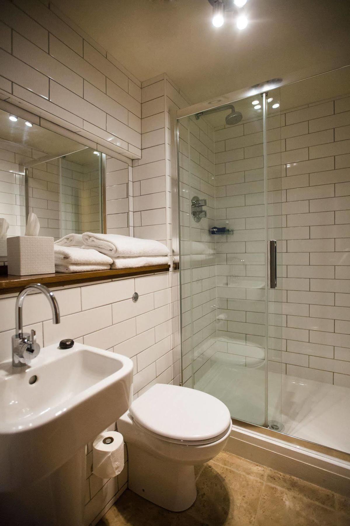 The Blue Boar Hotel Witney Ngoại thất bức ảnh