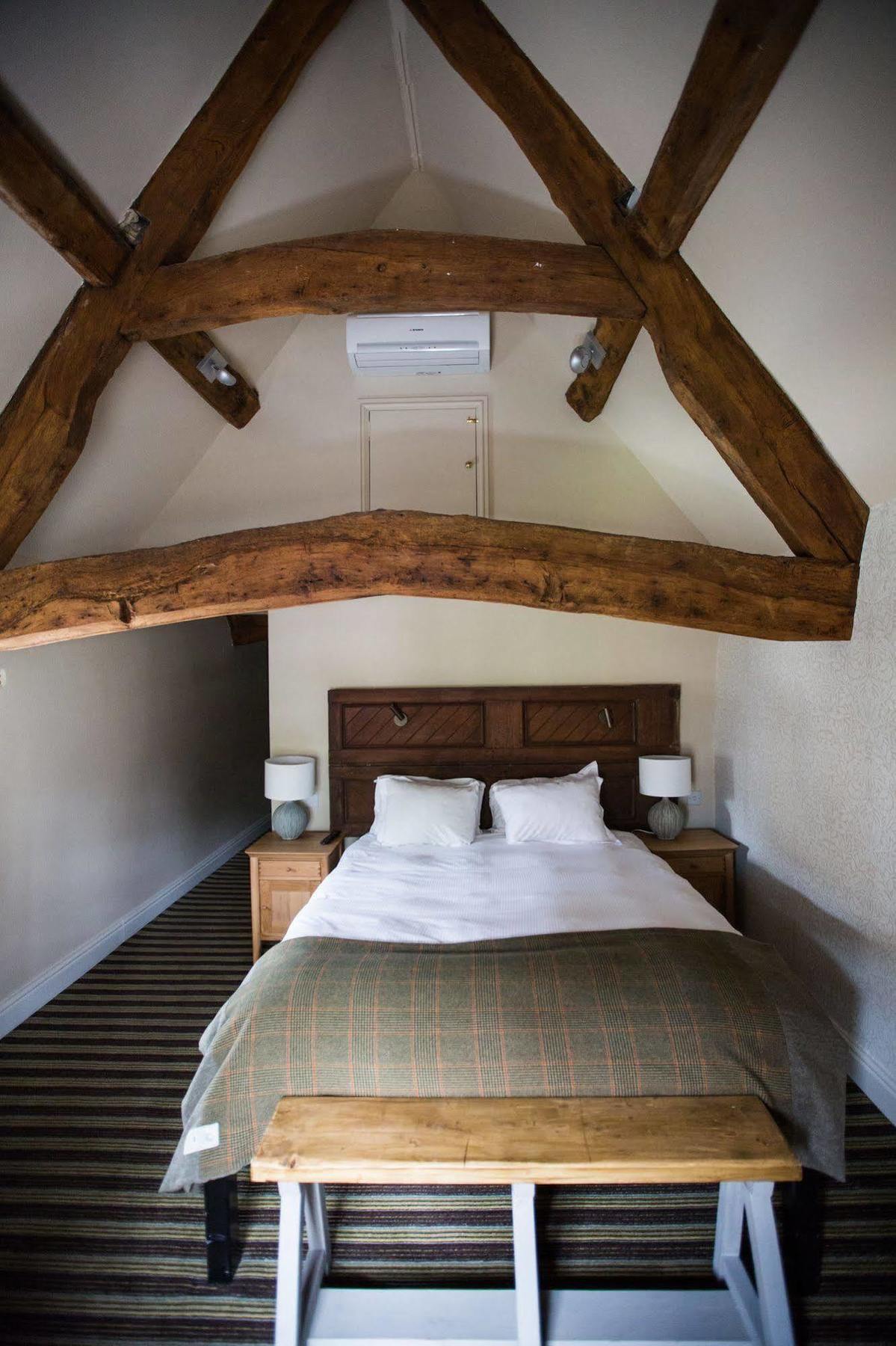 The Blue Boar Hotel Witney Ngoại thất bức ảnh