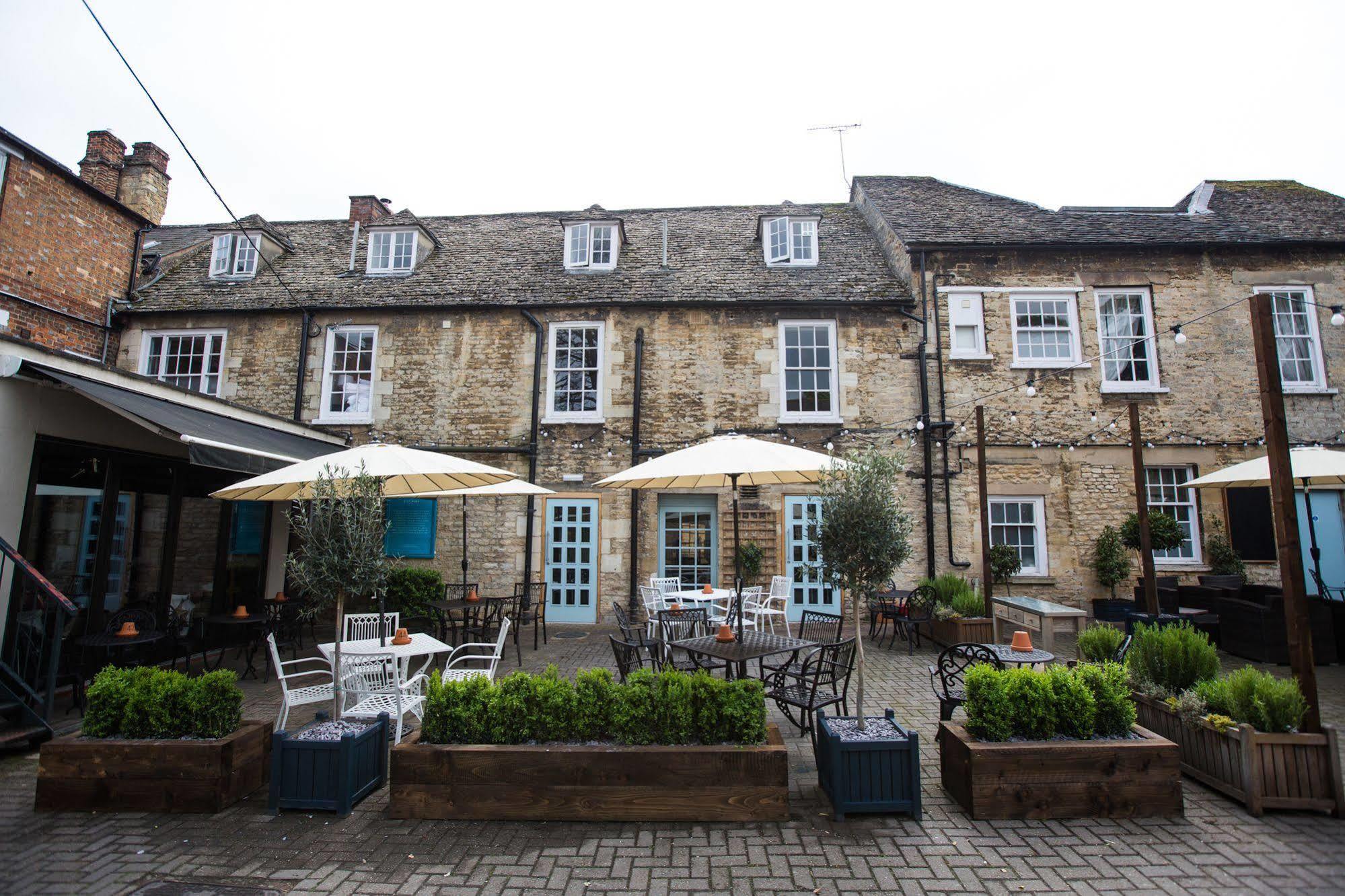 The Blue Boar Hotel Witney Ngoại thất bức ảnh
